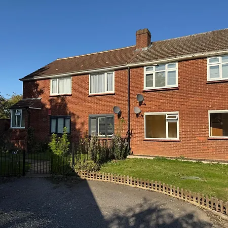 Beautiful 2 Bedroom Maisonette In East London